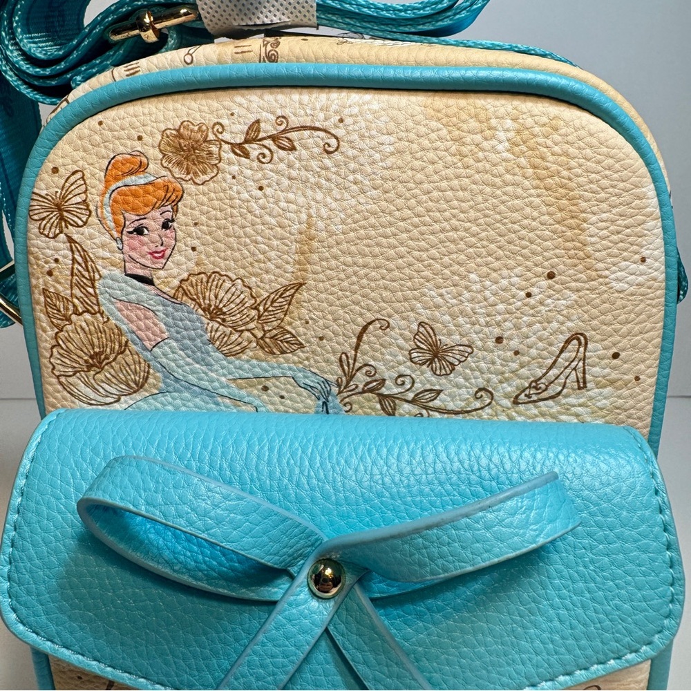 NWT. WondaPop Luxe Disney Cinderella Crossbody Bag. pebble vegan leather. - Picture 2 of 16